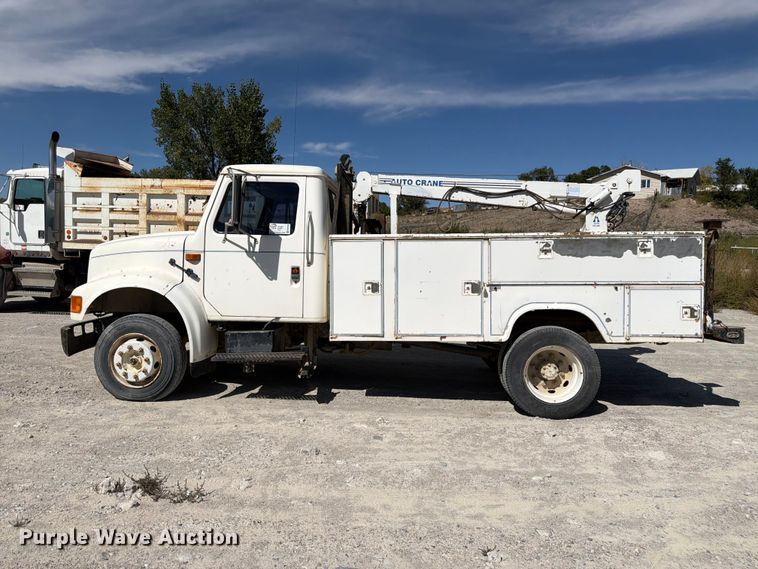 image for item FM7694 1990 International 4600 utility / service truck