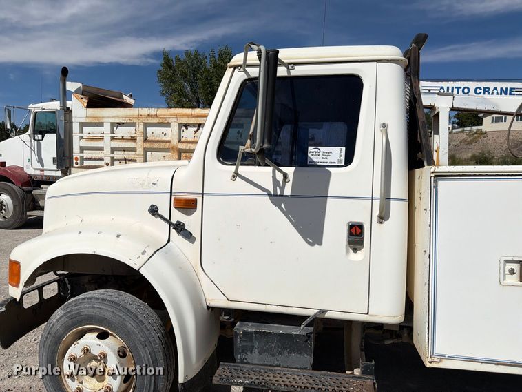 image for item FM7694 1990 International 4600 utility / service truck
