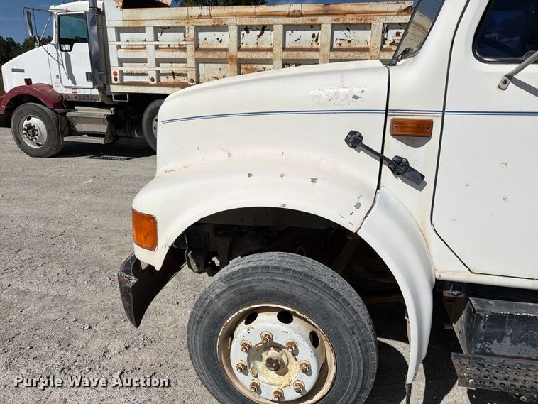 image for item FM7694 1990 International 4600 utility / service truck
