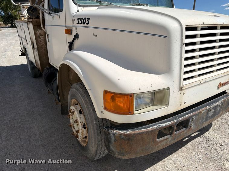 image for item FM7694 1990 International 4600 utility / service truck