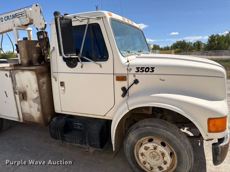 image for item FM7694 1990 International 4600 utility / service truck