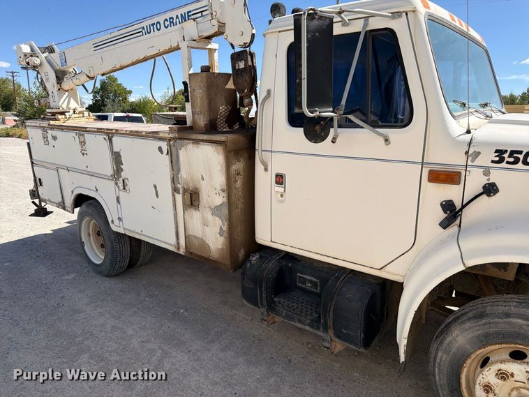 image for item FM7694 1990 International 4600 utility / service truck