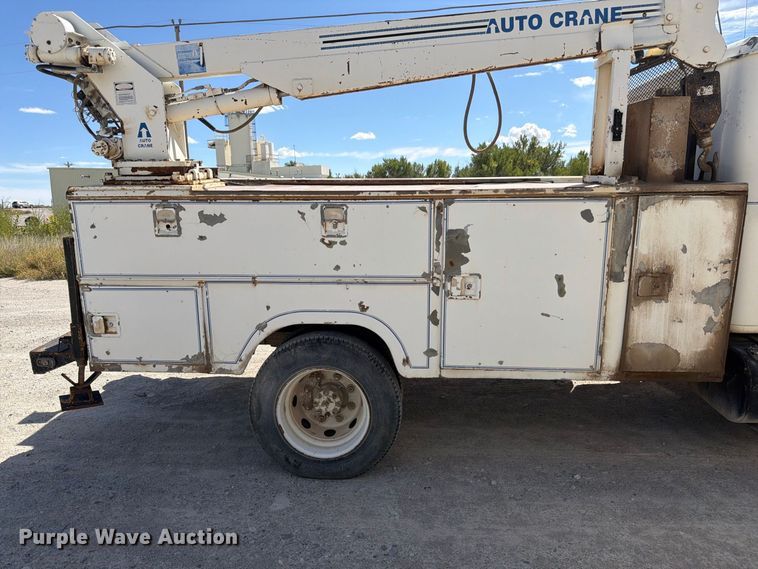 image for item FM7694 1990 International 4600 utility / service truck