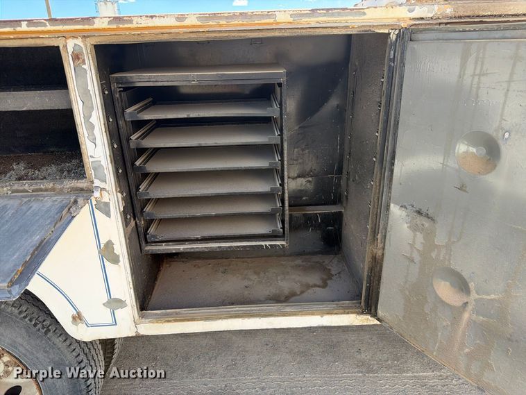 image for item FM7694 1990 International 4600 utility / service truck