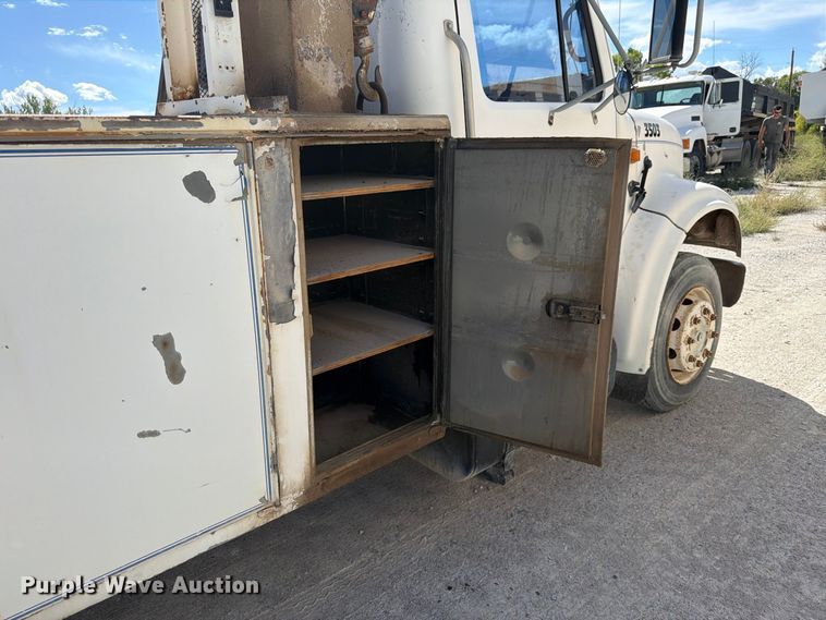 image for item FM7694 1990 International 4600 utility / service truck