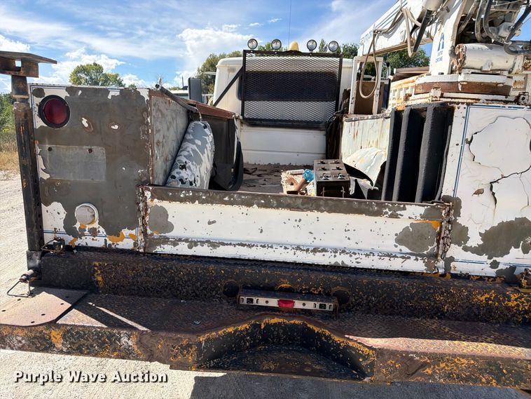 image for item FM7694 1990 International 4600 utility / service truck