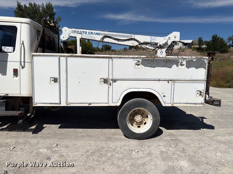 image for item FM7694 1990 International 4600 utility / service truck