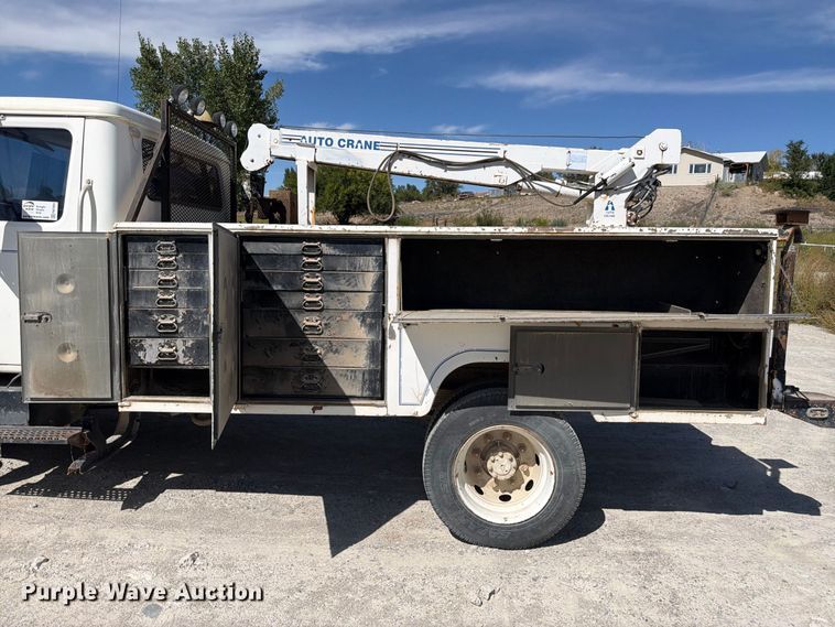 image for item FM7694 1990 International 4600 utility / service truck