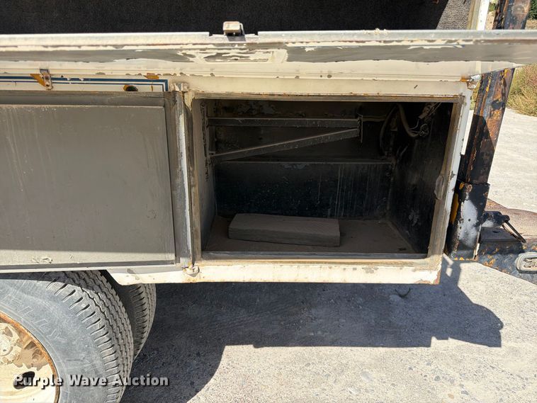 image for item FM7694 1990 International 4600 utility / service truck
