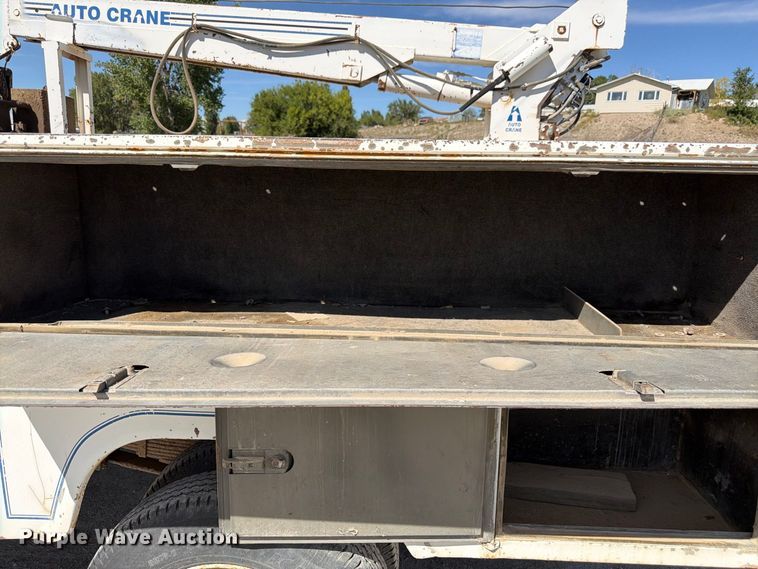 image for item FM7694 1990 International 4600 utility / service truck