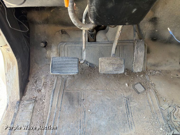 image for item FM7694 1990 International 4600 utility / service truck