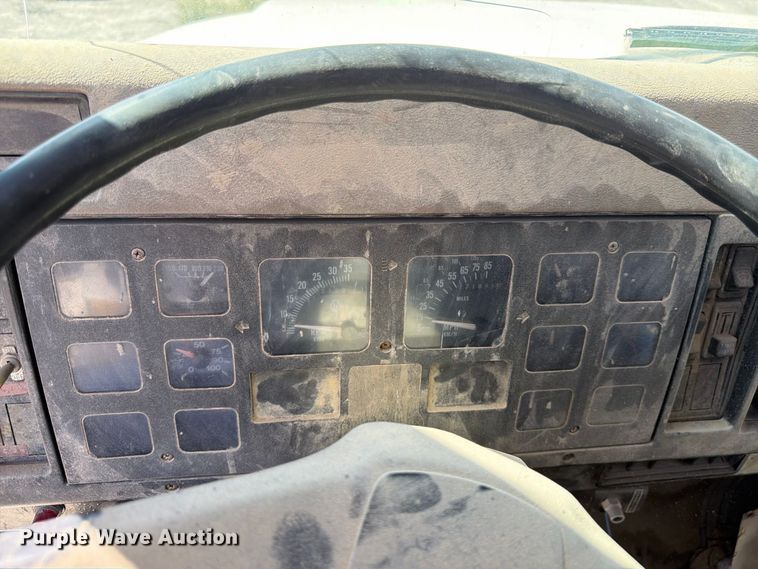 image for item FM7694 1990 International 4600 utility / service truck