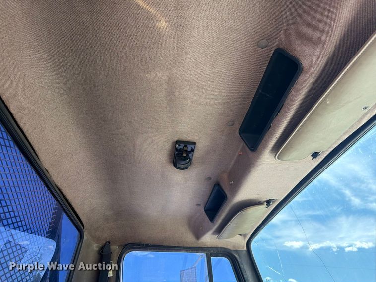image for item FM7694 1990 International 4600 utility / service truck