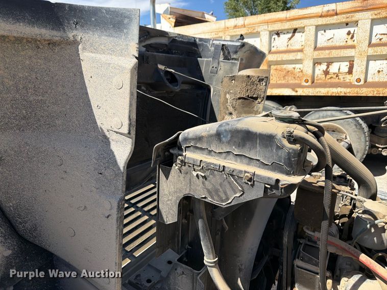 image for item FM7694 1990 International 4600 utility / service truck