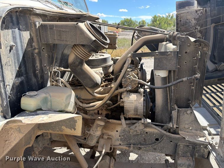 image for item FM7694 1990 International 4600 utility / service truck