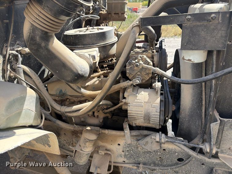 image for item FM7694 1990 International 4600 utility / service truck