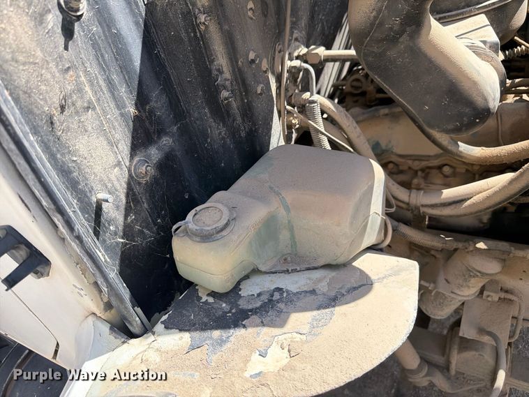 image for item FM7694 1990 International 4600 utility / service truck