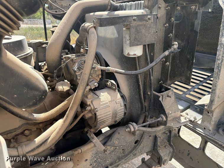image for item FM7694 1990 International 4600 utility / service truck