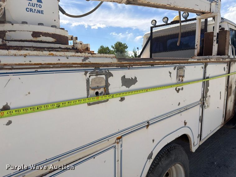 image for item FM7694 1990 International 4600 utility / service truck