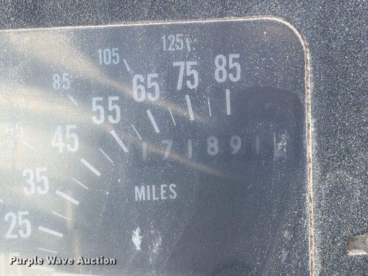 image for item FM7694 1990 International 4600 utility / service truck