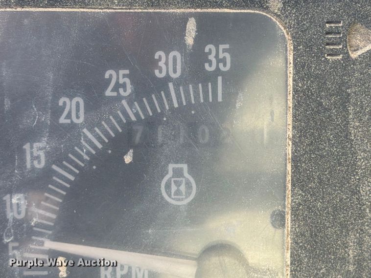 image for item FM7694 1990 International 4600 utility / service truck