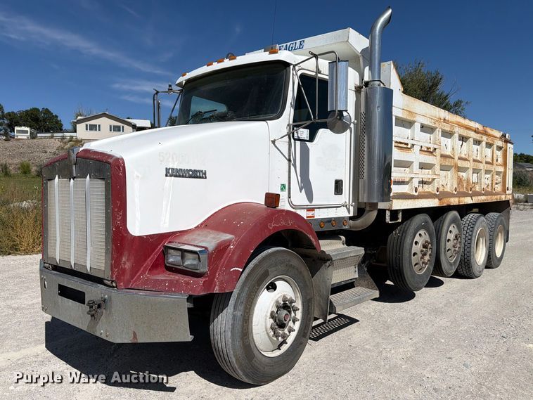 2000 Kenworth T800 dump truck