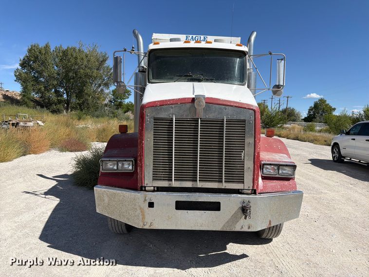 image for item FM7695 2000 Kenworth T800 dump truck