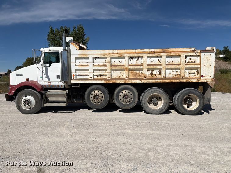 image for item FM7695 2000 Kenworth T800 dump truck