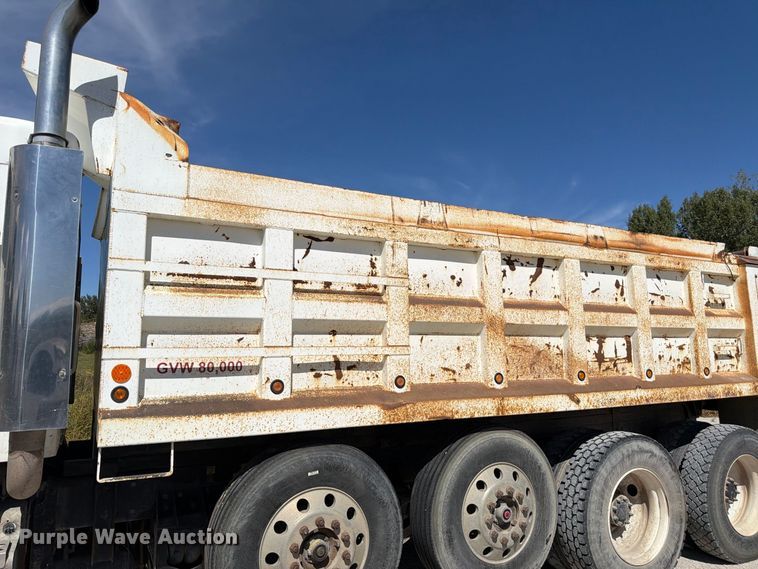 image for item FM7695 2000 Kenworth T800 dump truck