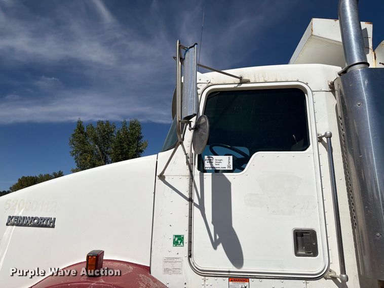 image for item FM7695 2000 Kenworth T800 dump truck