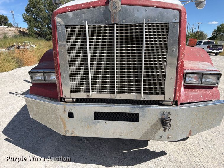 image for item FM7695 2000 Kenworth T800 dump truck