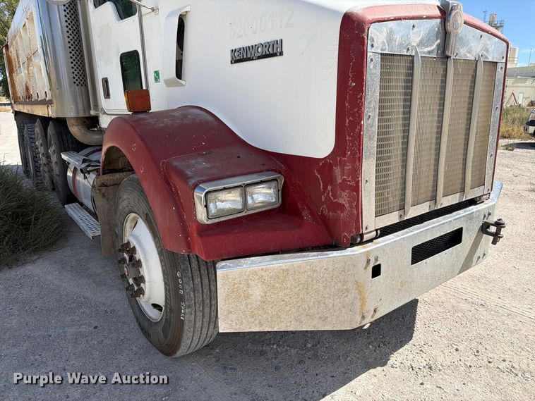 image for item FM7695 2000 Kenworth T800 dump truck