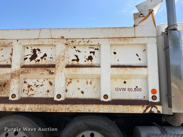 image for item FM7695 2000 Kenworth T800 dump truck