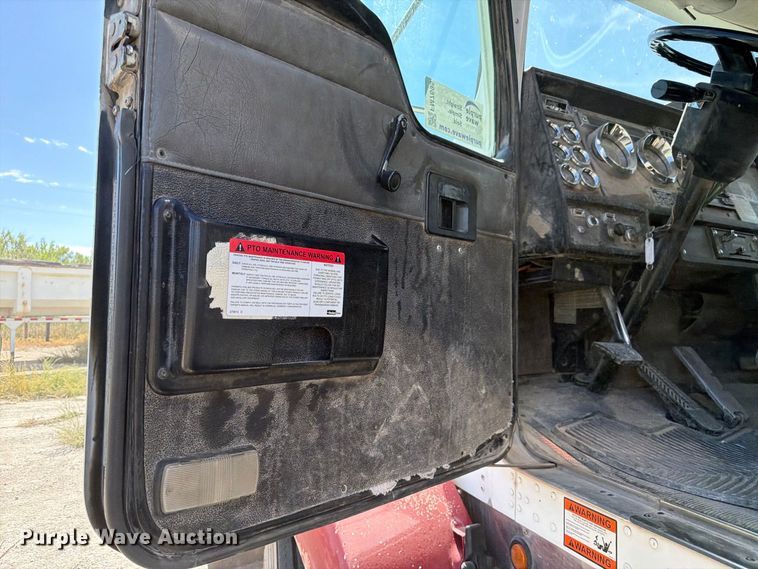 image for item FM7695 2000 Kenworth T800 dump truck