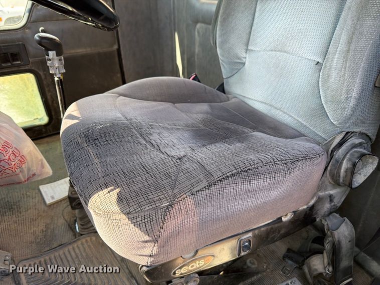 image for item FM7695 2000 Kenworth T800 dump truck