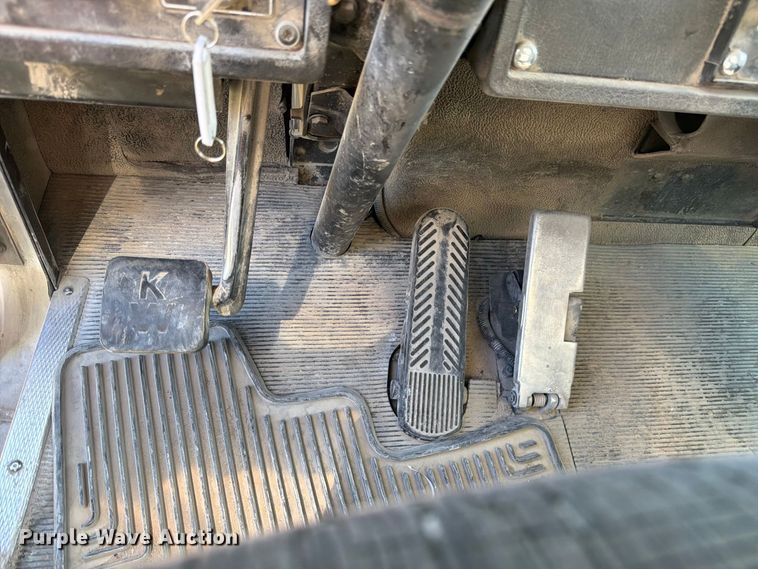 image for item FM7695 2000 Kenworth T800 dump truck
