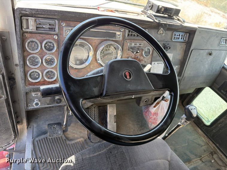 image for item FM7695 2000 Kenworth T800 dump truck