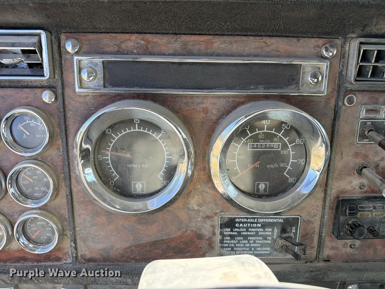 image for item FM7695 2000 Kenworth T800 dump truck