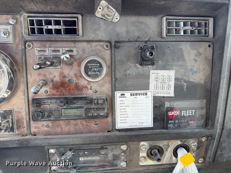 image for item FM7695 2000 Kenworth T800 dump truck