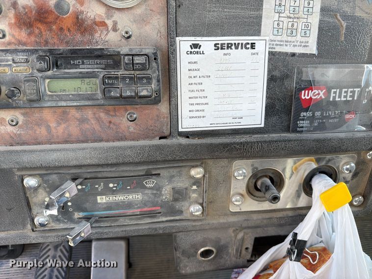image for item FM7695 2000 Kenworth T800 dump truck