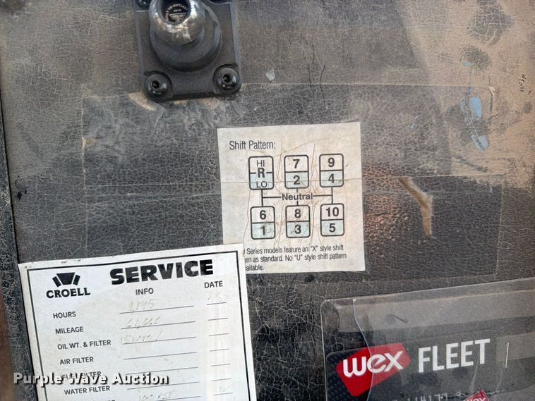 image for item FM7695 2000 Kenworth T800 dump truck