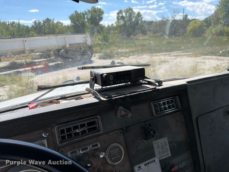 image for item FM7695 2000 Kenworth T800 dump truck