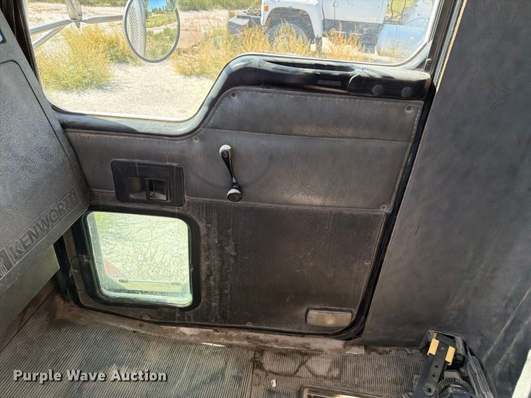 image for item FM7695 2000 Kenworth T800 dump truck