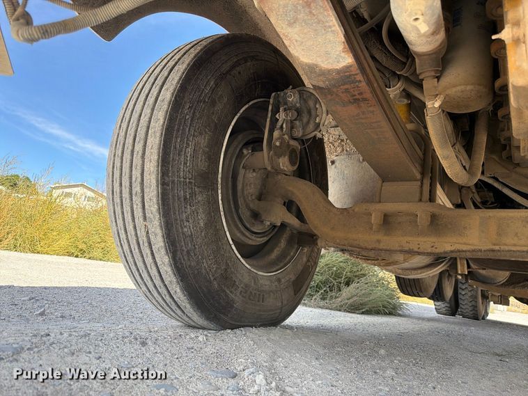 image for item FM7695 2000 Kenworth T800 dump truck