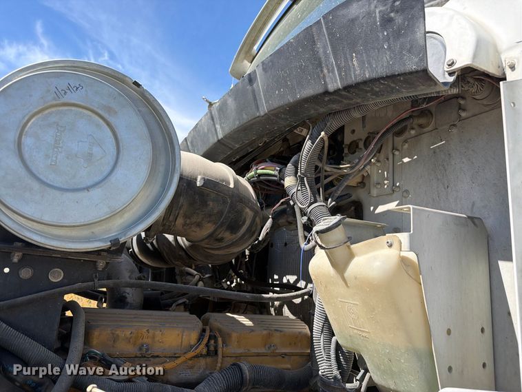 image for item FM7695 2000 Kenworth T800 dump truck