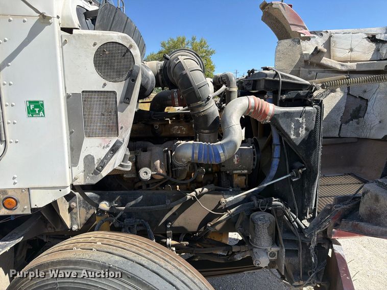 image for item FM7695 2000 Kenworth T800 dump truck