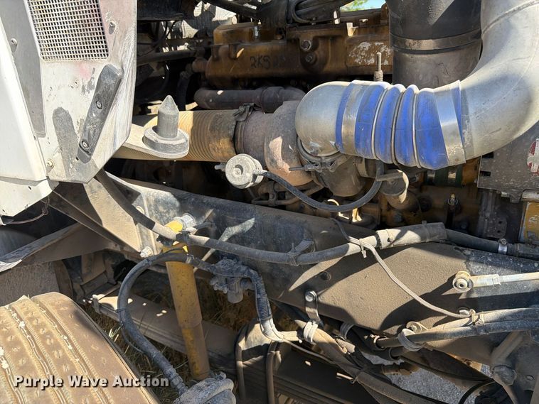 image for item FM7695 2000 Kenworth T800 dump truck