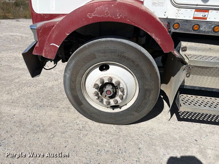 image for item FM7695 2000 Kenworth T800 dump truck