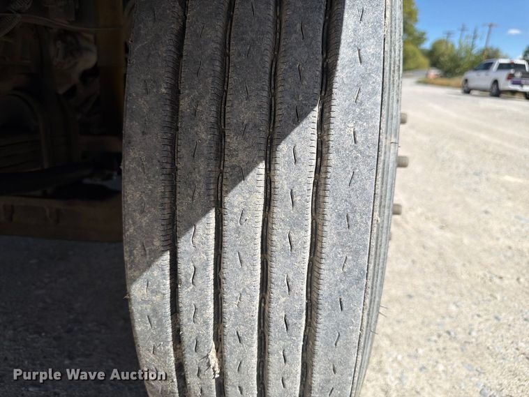 image for item FM7695 2000 Kenworth T800 dump truck