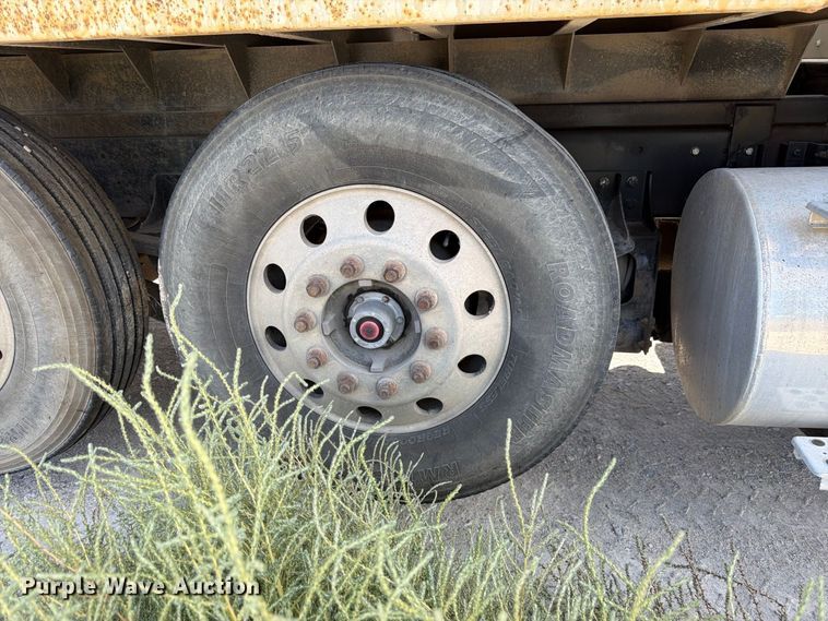 image for item FM7695 2000 Kenworth T800 dump truck